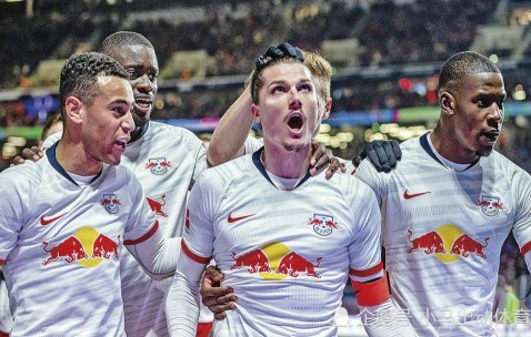 开云体育下载 -关于今夜法兰克福调整名单以备欧篮联，队长鼓劲环节打磨，管理层满意，年轻球员得到机会的信息