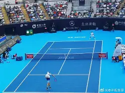 网球小组赛掀起高潮，齐鲁白虎队读秒扳平海滨天狼队，高压逼抢奏功——传控打穿防线的简单介绍